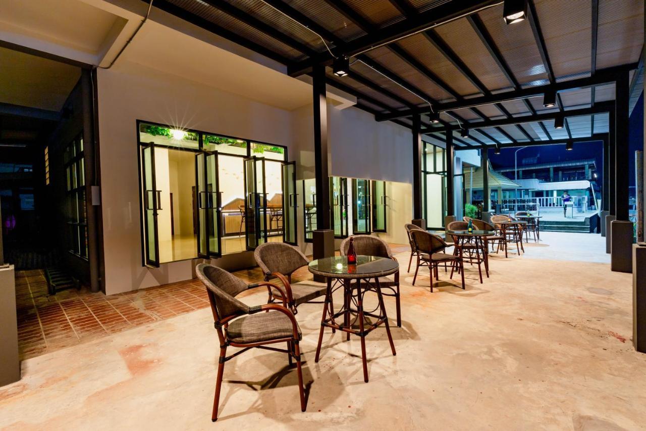 Hotel The Blue C Donsak Surat Thani Exterior foto